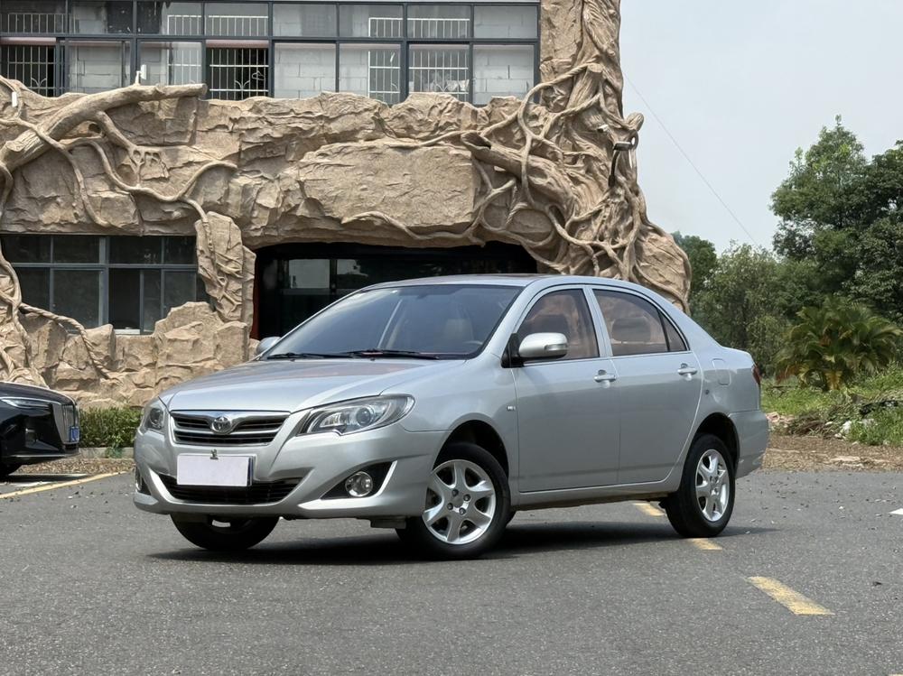 Toyota Corolla (Classic) 2015 Toyota Corolla (Classic) 2015 immagine di auto