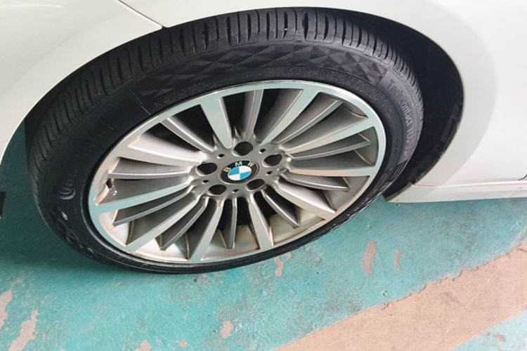 BMW 3 Series 2019 car image #3