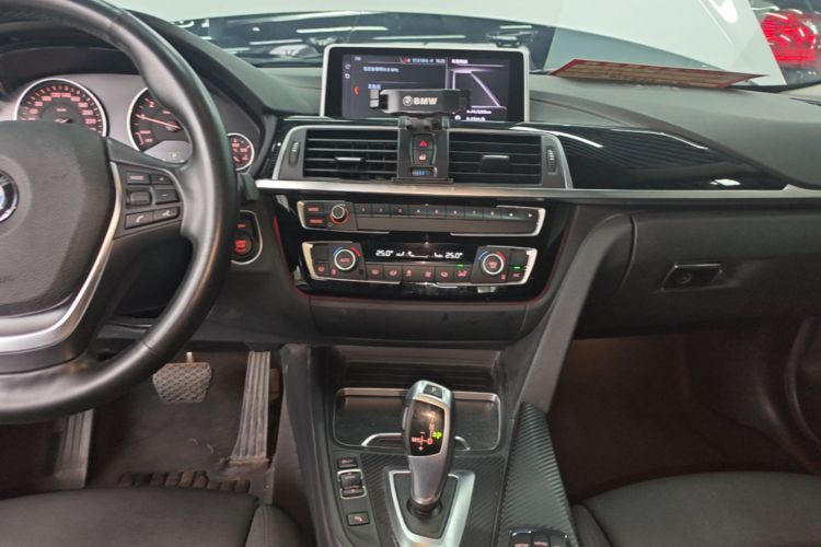 BMW 3 Series 2017 car image #13