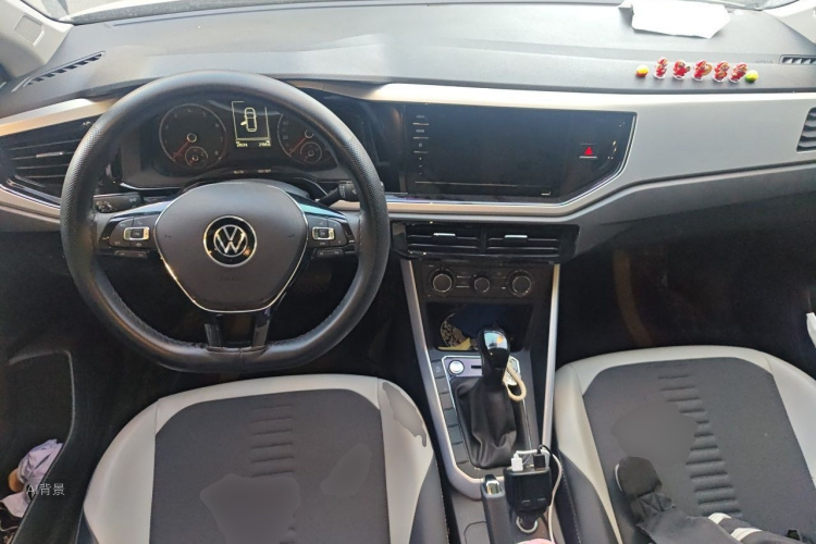Volkswagen Polo 2022 car image #11
