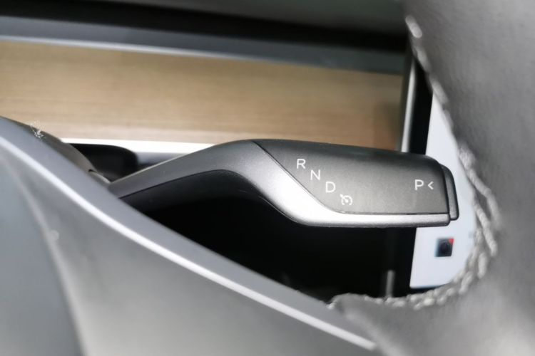 Tesla Model Y 2022 car image #18