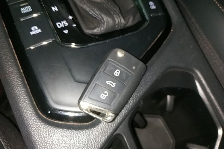 Volkswagen Tharu 2018 car image #9