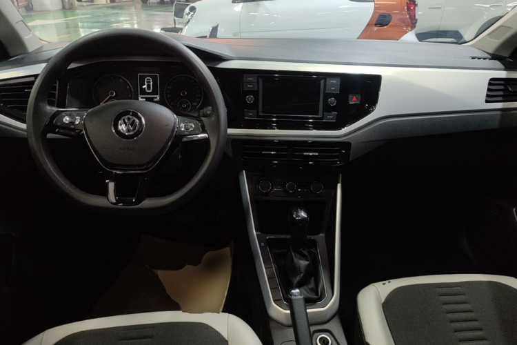 Volkswagen Polo 2021 car image #11