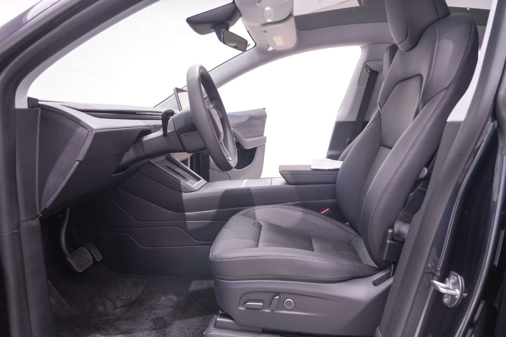 Tesla Model Y 2026 #7 Tesla Model Y 2026 car image #7