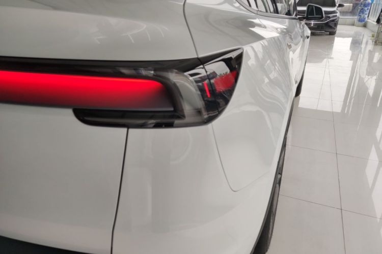 Tesla Model Y 2026 #8 Tesla Model Y 2026 car image #8