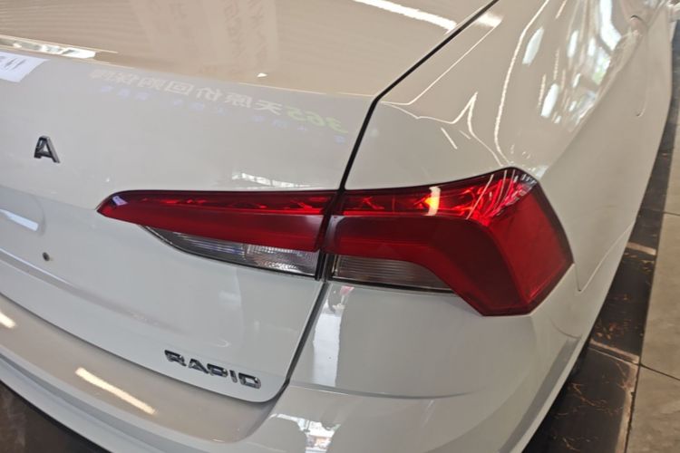 Skoda Rapid 2021 car image #8