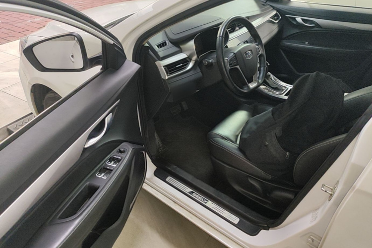 GEELY Emgrand 2019 car image #16