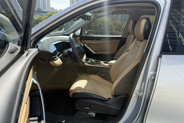 GEELY Boyue L 2023 car image #17