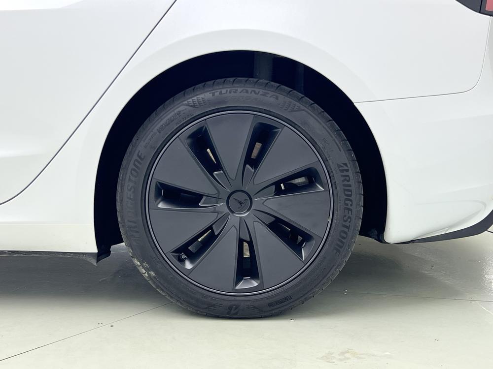 Tesla Model 3 2025 car image #9