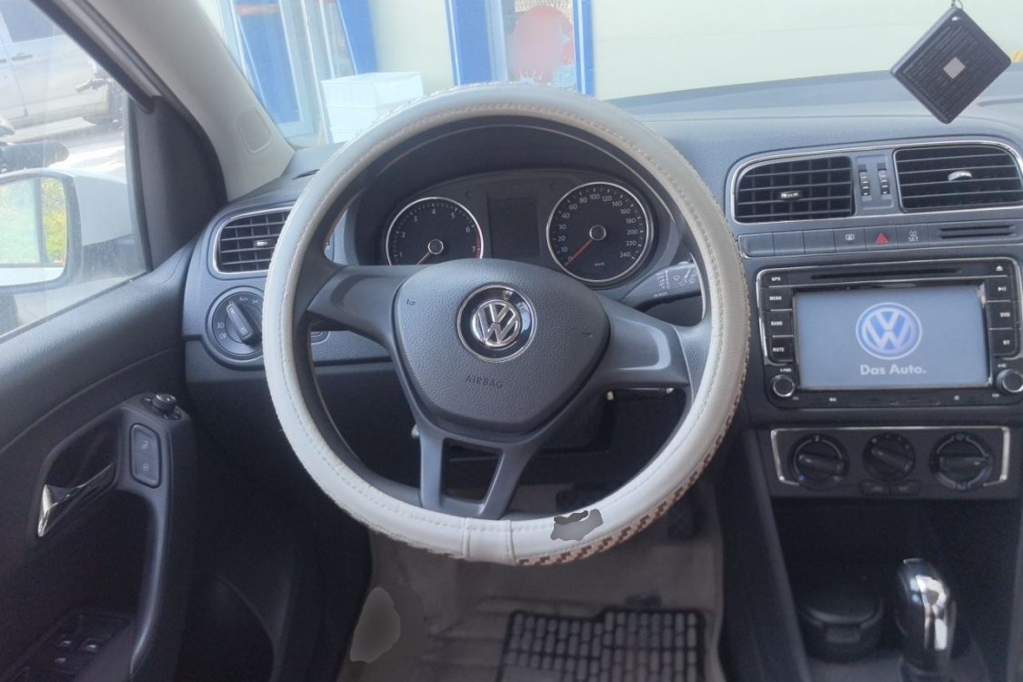 Volkswagen Polo 2014 car image #22