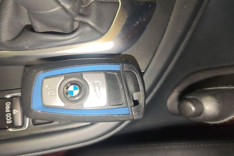 BMW 3 Series 2018 #14 BMW 3 Series 2018 car image #14