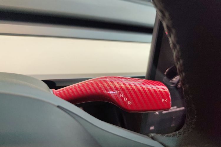 Tesla Model Y 2023 car image #14