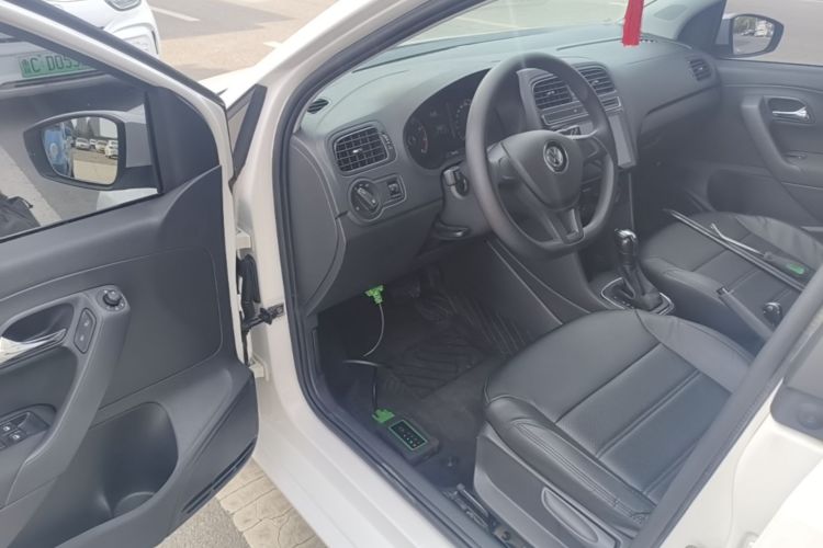 Volkswagen Polo 2016 car image #16