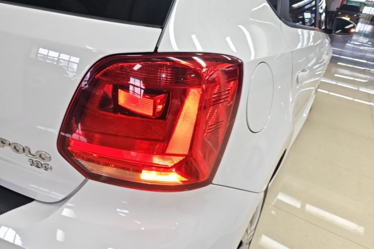Volkswagen Polo 2016 car image #8