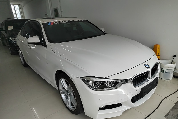 BMW 3 Series 2018 car image #6
