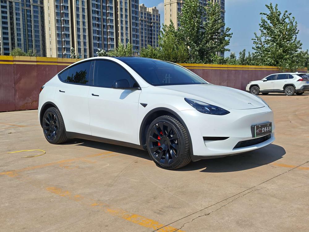 Tesla Model Y 2023 car image #3
