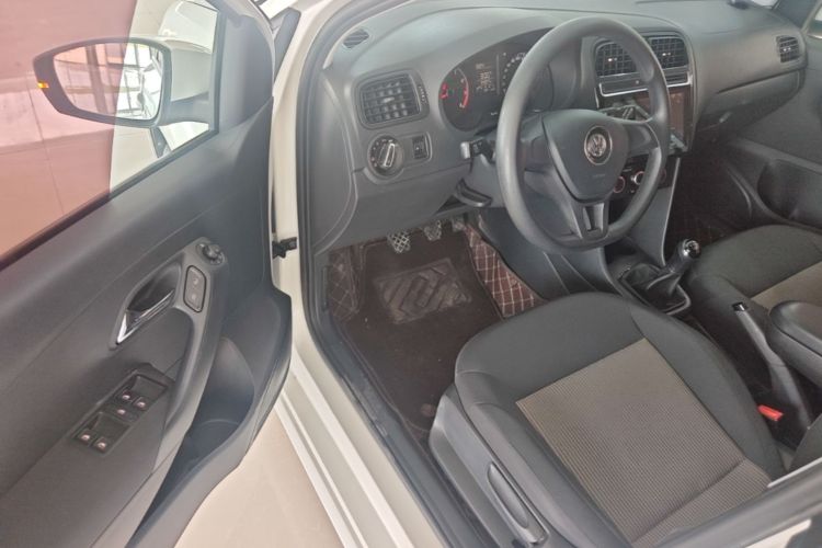 Volkswagen Polo 2018 car image #16