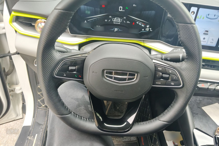 GEELY Coolray 2022 car image #12