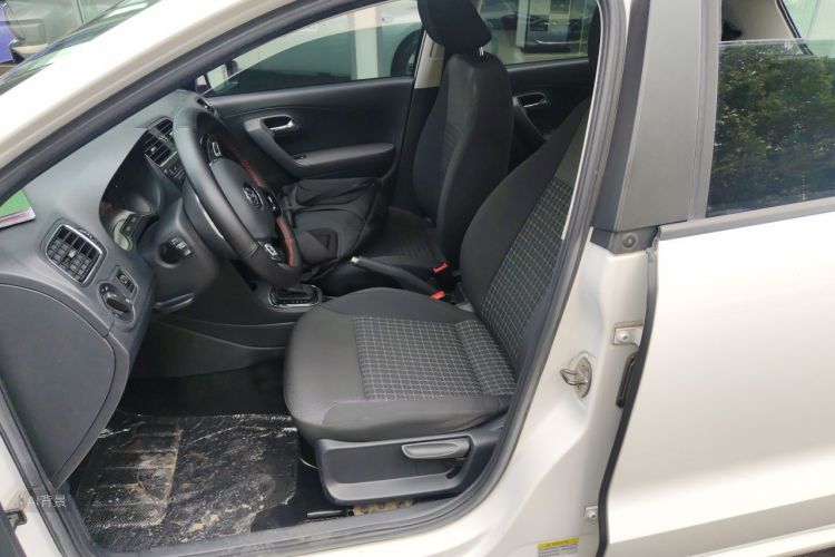 Volkswagen Polo 2019 car image #17