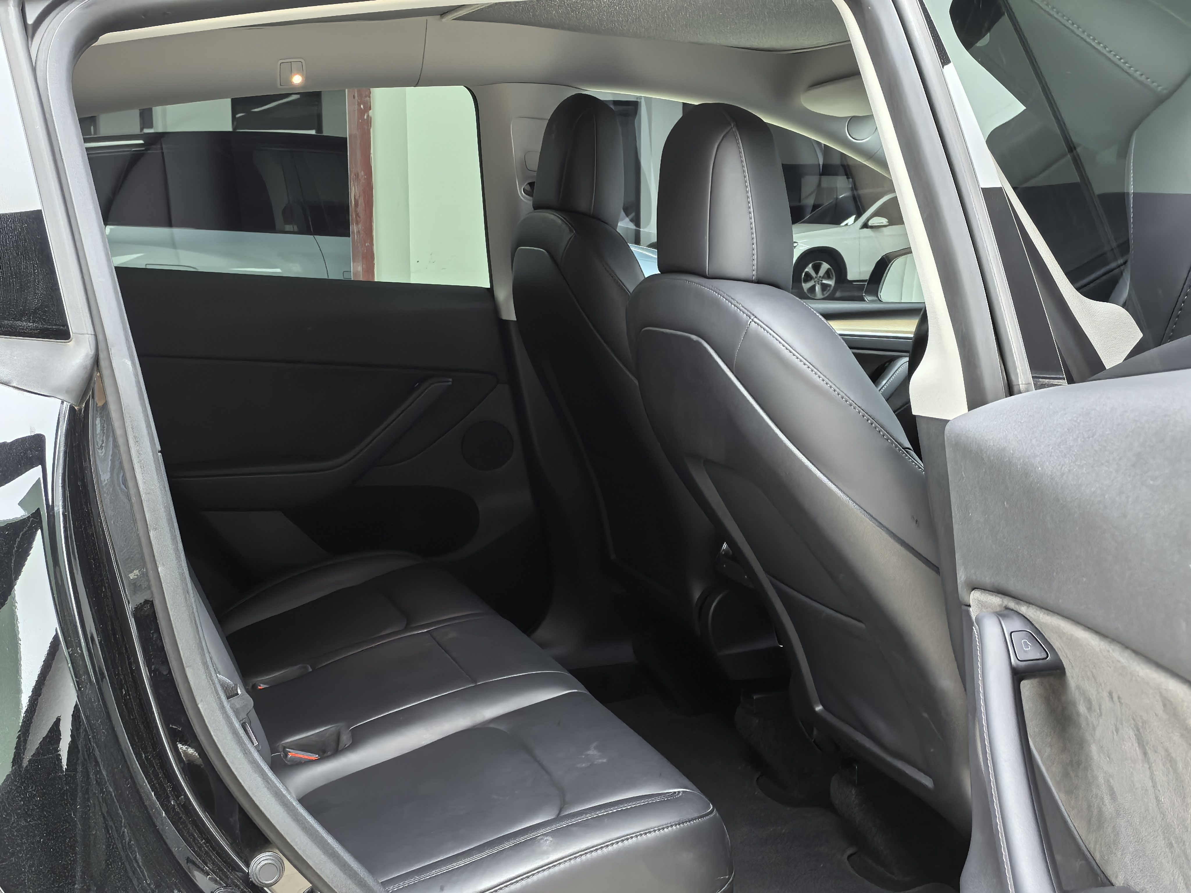 Tesla Model Y 2021 car image #8