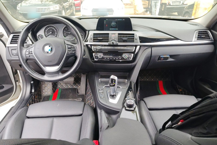 BMW 3 Series 2018 #10 BMW 3 Series 2018 car image #10