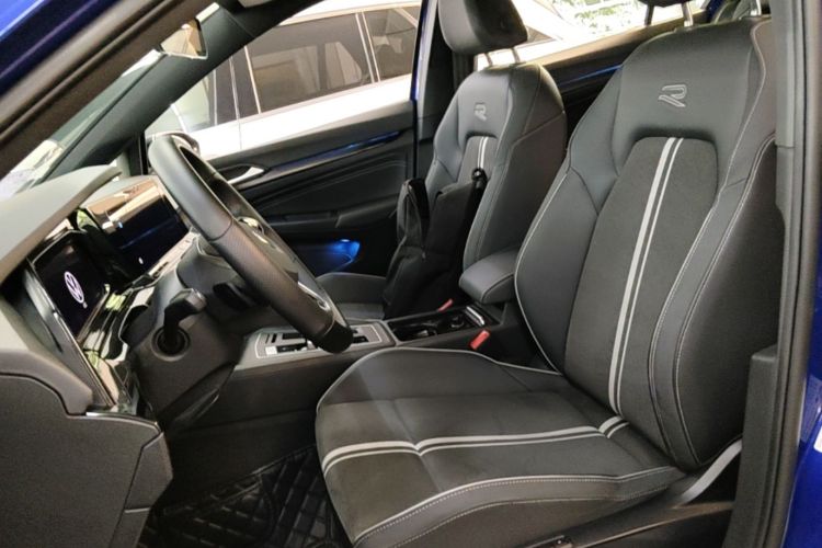 Volkswagen Golf 2021 car image #19