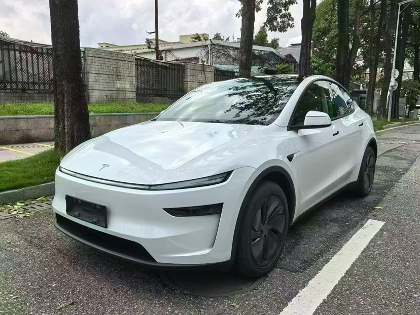Tesla Model Y 2026 car image 