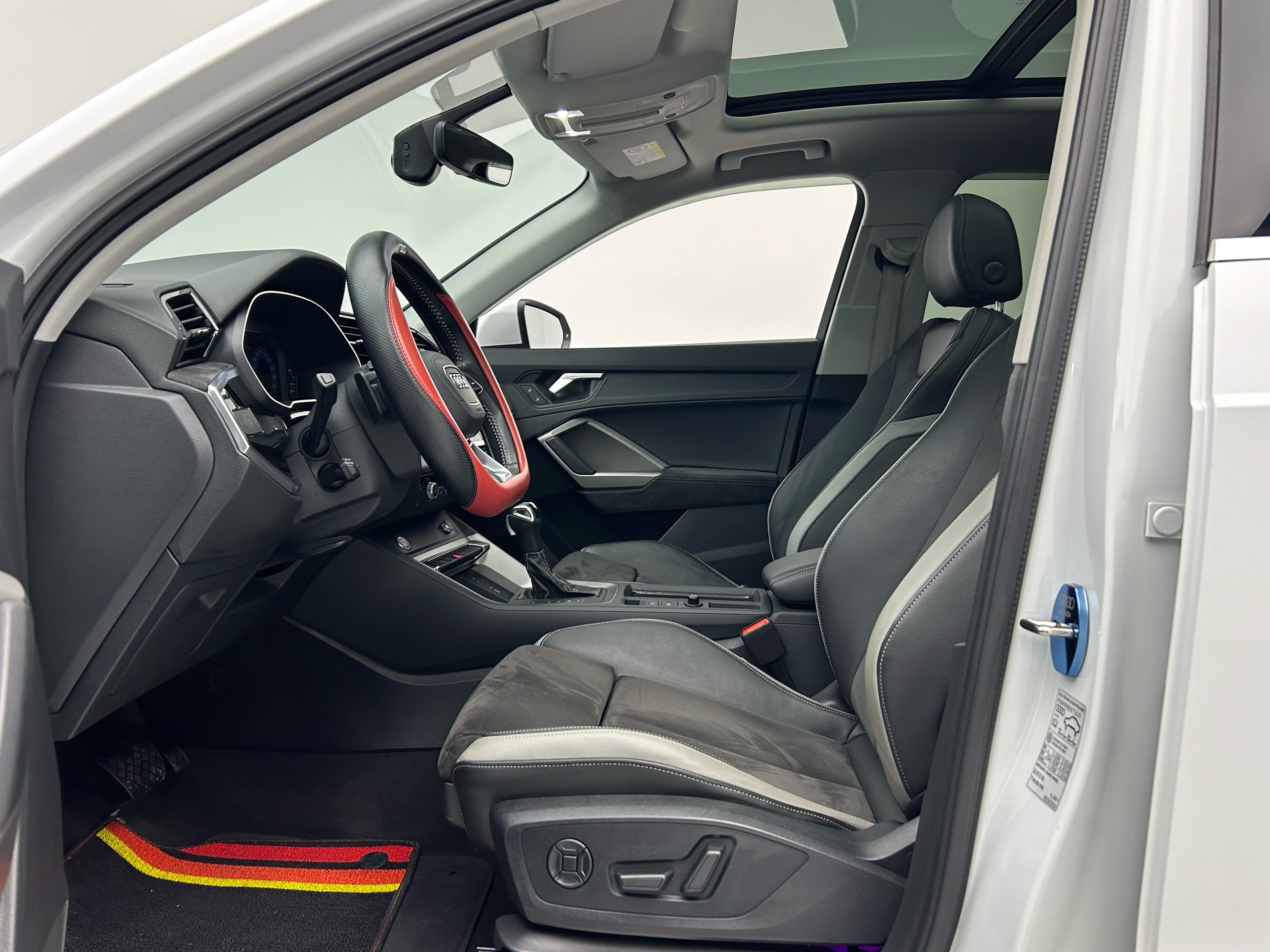 Audi Q3 2020 car image #5