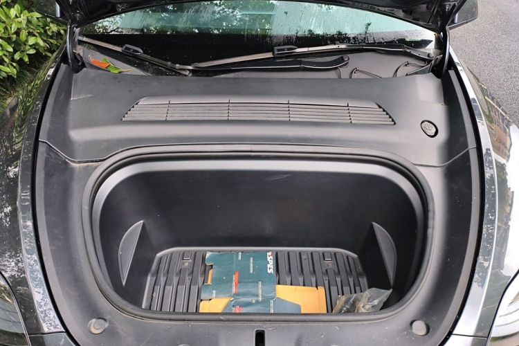Tesla Model Y 2024 car image #22
