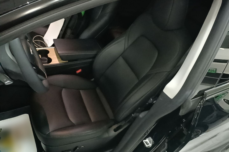 Tesla Model Y 2023 car image #19