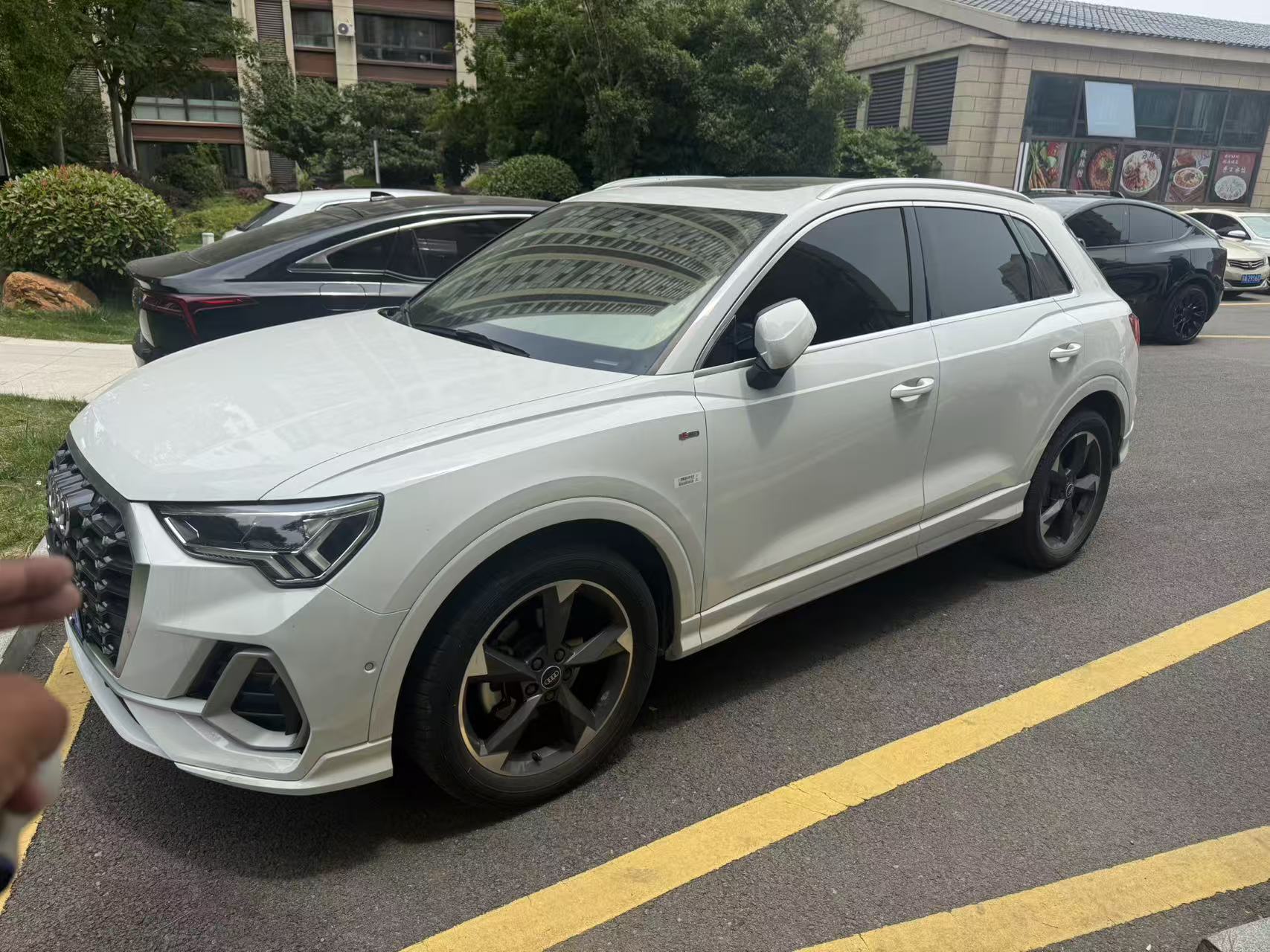 Audi Q3 2023 car image 