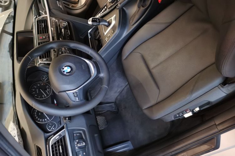 BMW 3 Series 2017 #8 BMW 3 Series 2017 car image #8