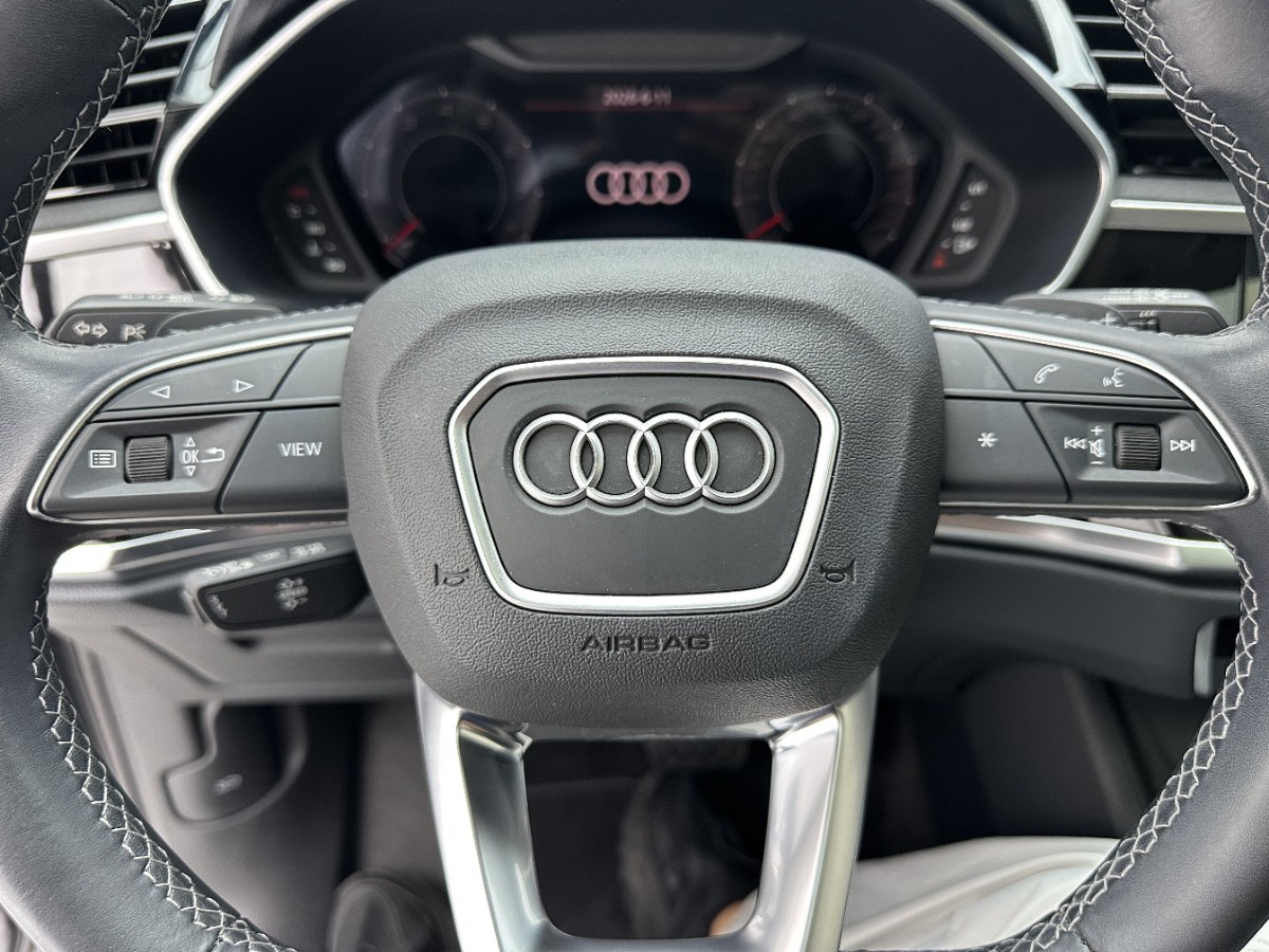 Audi Q3 2022 car image #13
