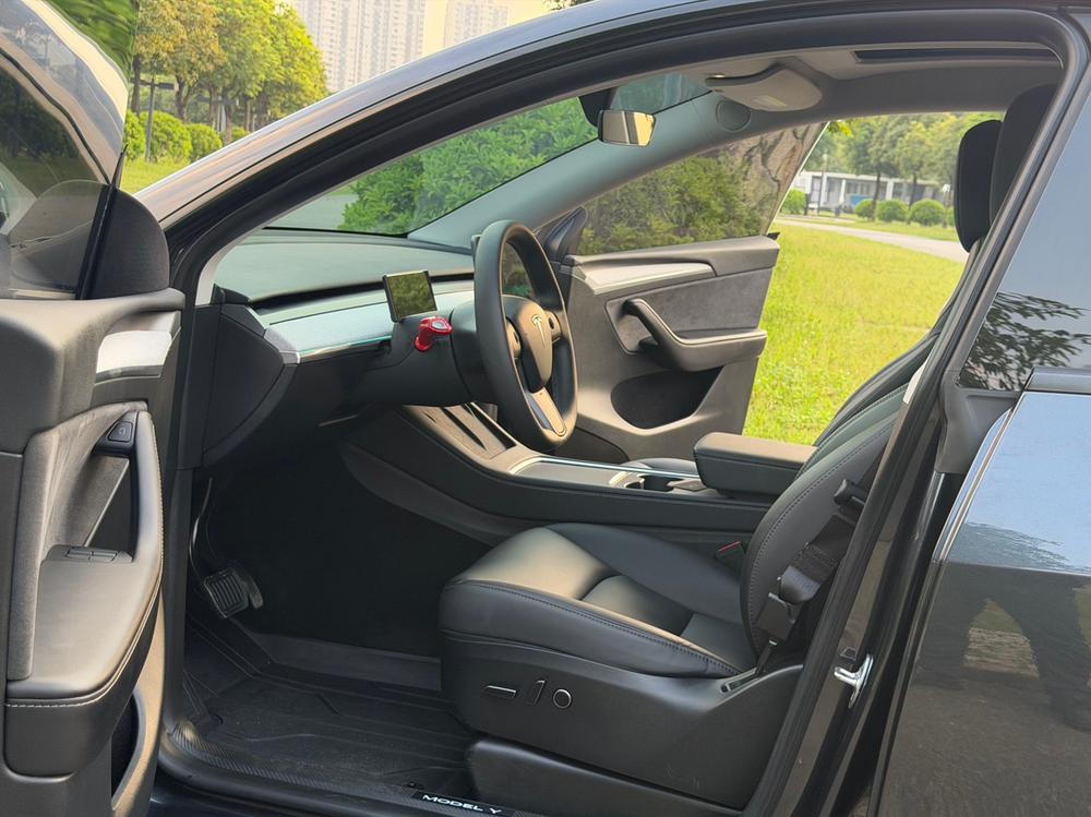 Tesla Model Y 2024 #17 Tesla Model Y 2024 car image #17
