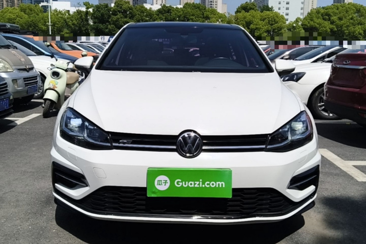 Volkswagen Golf 2018 car image #3