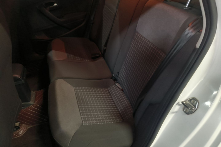 Volkswagen Polo 2016 car image #17