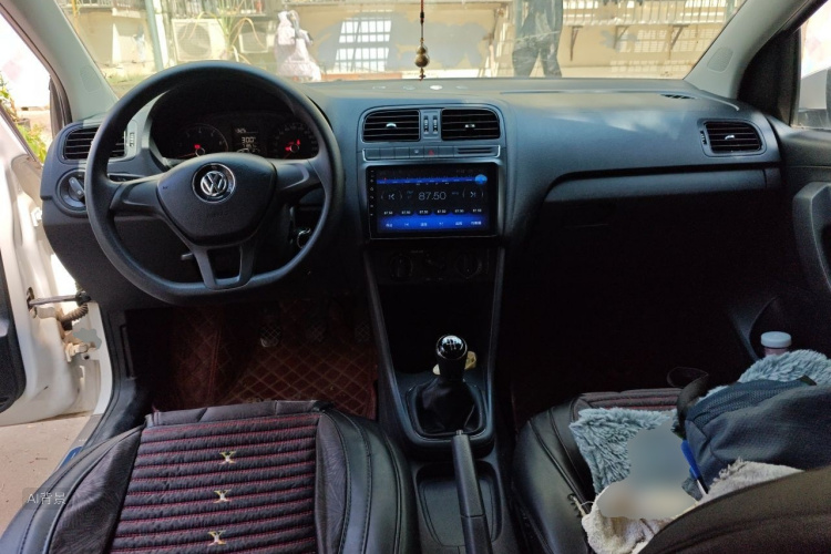 Volkswagen Polo 2017 car image #11