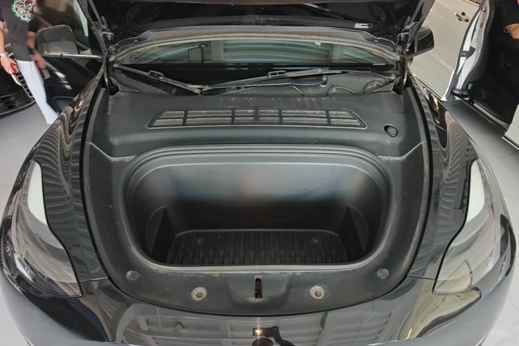 Tesla Model Y 2021 #20 Tesla Model Y 2021 car image #20
