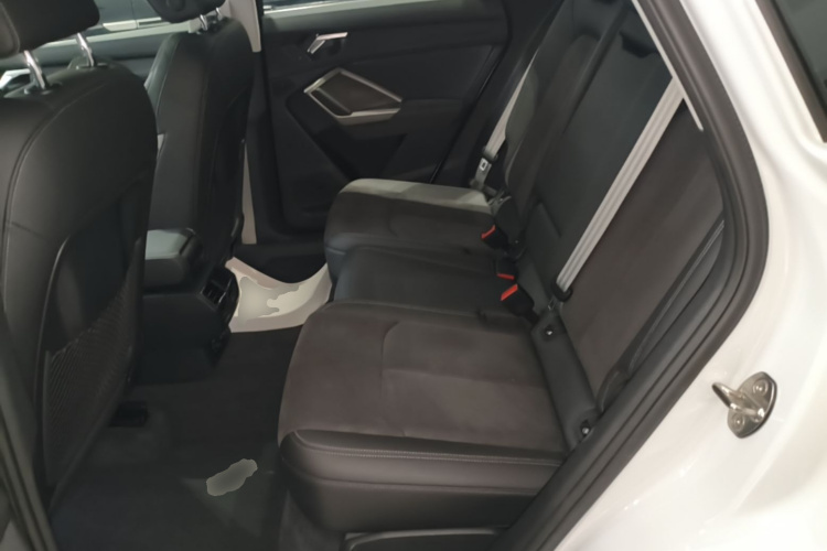 Audi Q3 2022 car image #17