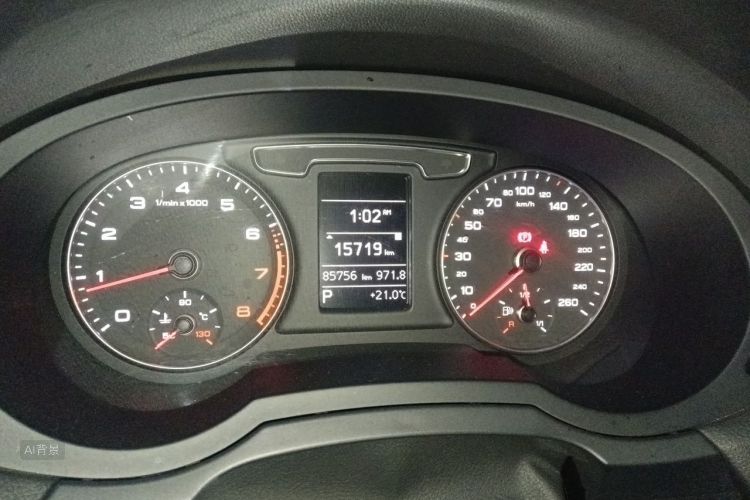 Audi Q3 2017 car image #13