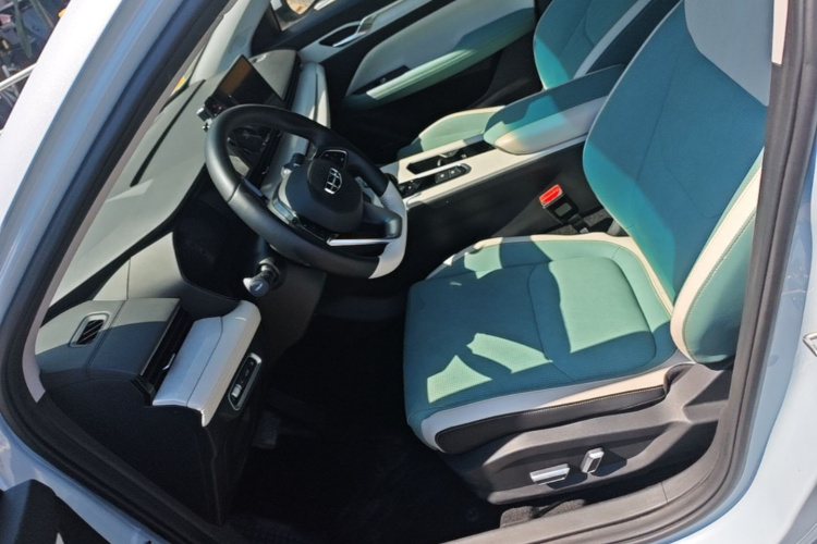 GEELY Emgrand L HiP 2022 immagine di auto #15