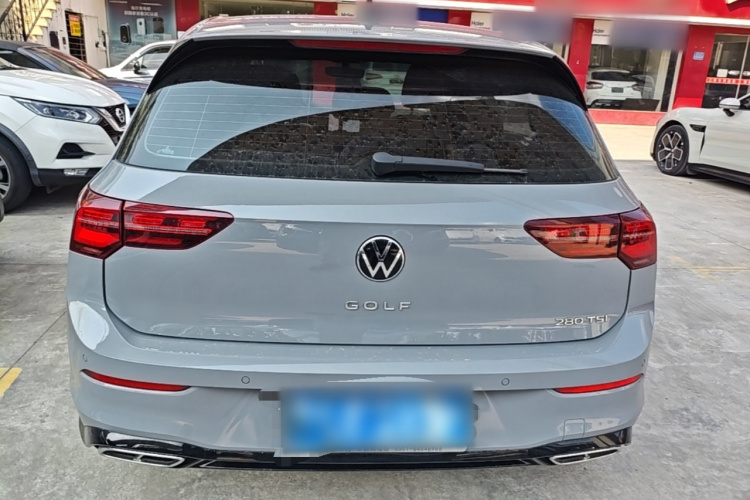 Volkswagen Golf 2023 car image #6