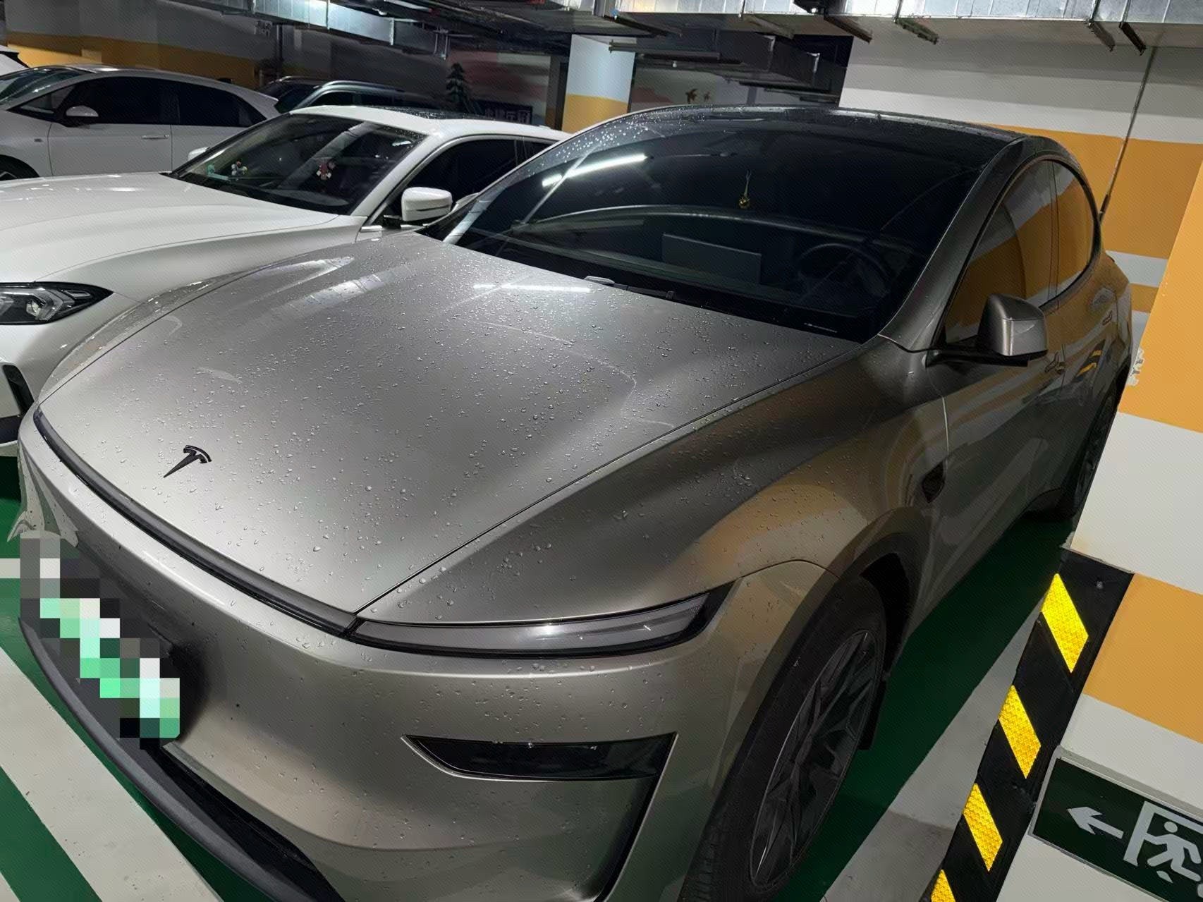 Tesla Model Y L 2025 Tesla Model Y L 2025 car image