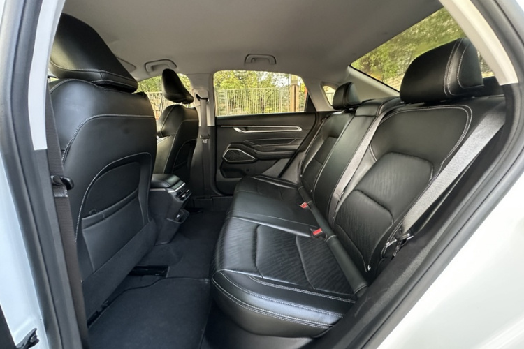 GEELY Emgrand 2023 car image #14