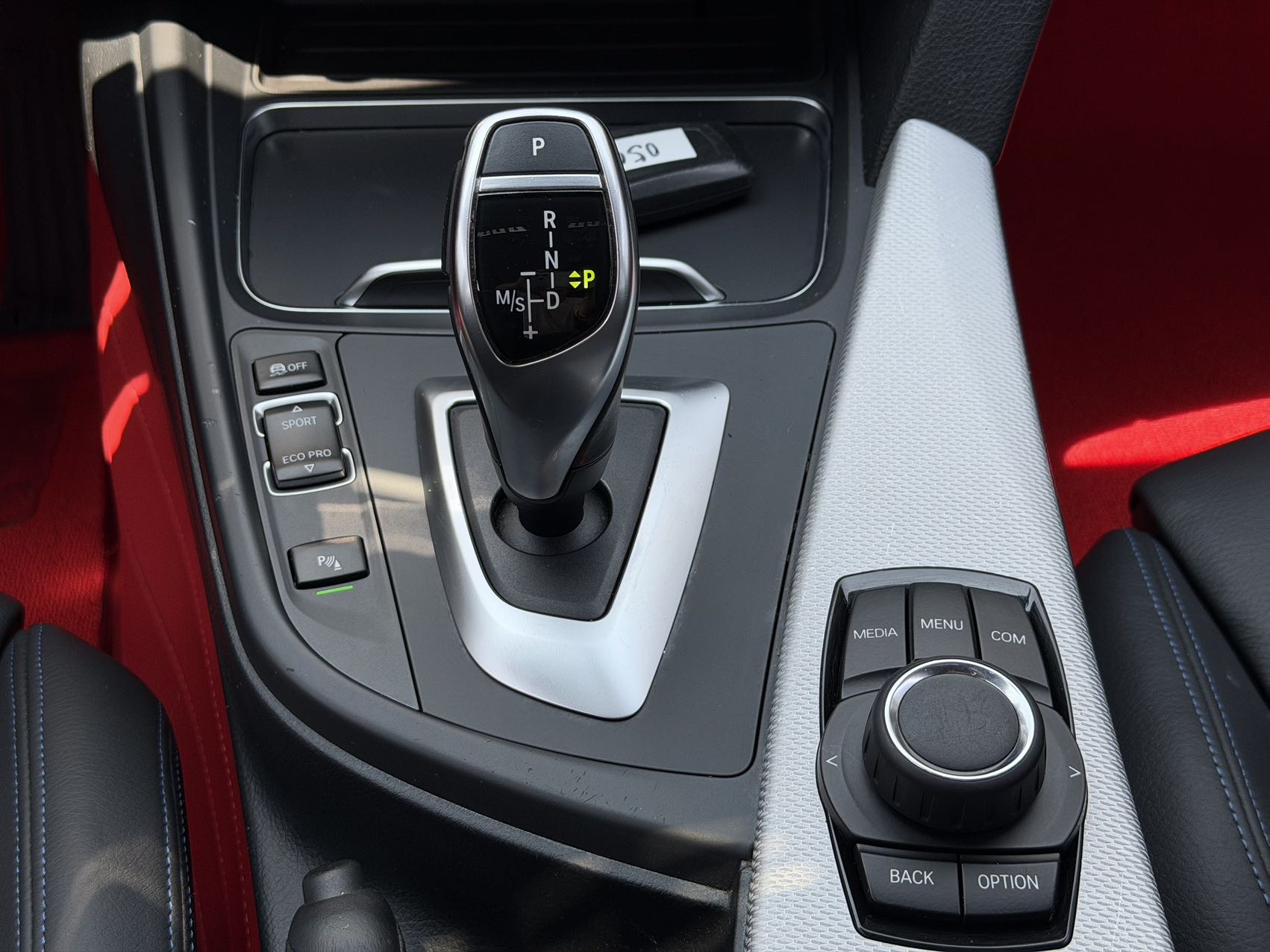 BMW 3 Series 2019 car image #11