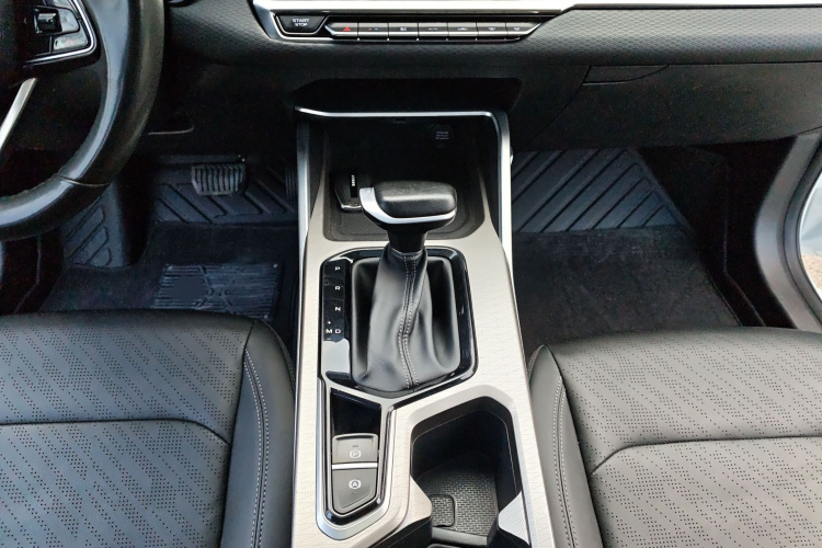 GEELY Emgrand 2024 #19 GEELY Emgrand 2024 car image #19