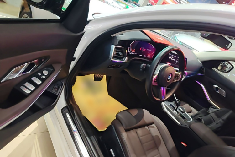 BMW 3 Series 2020 car image #16