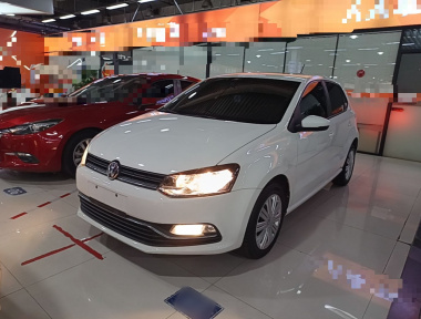 Volkswagen Polo 2016 car image 