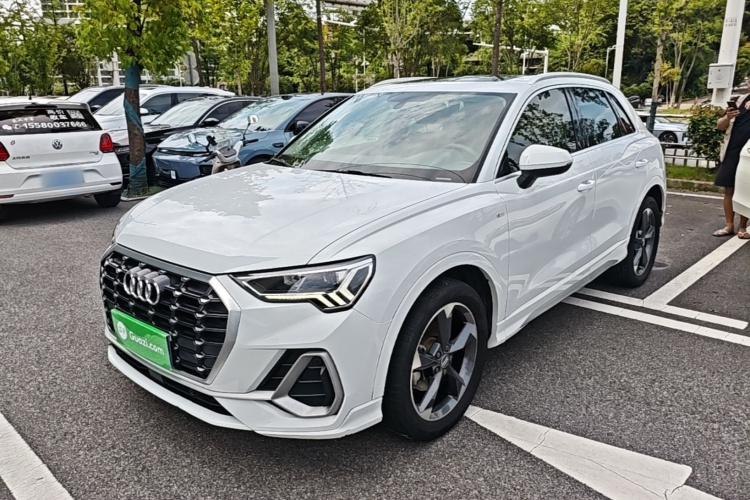Audi Q3 2020 car image #2