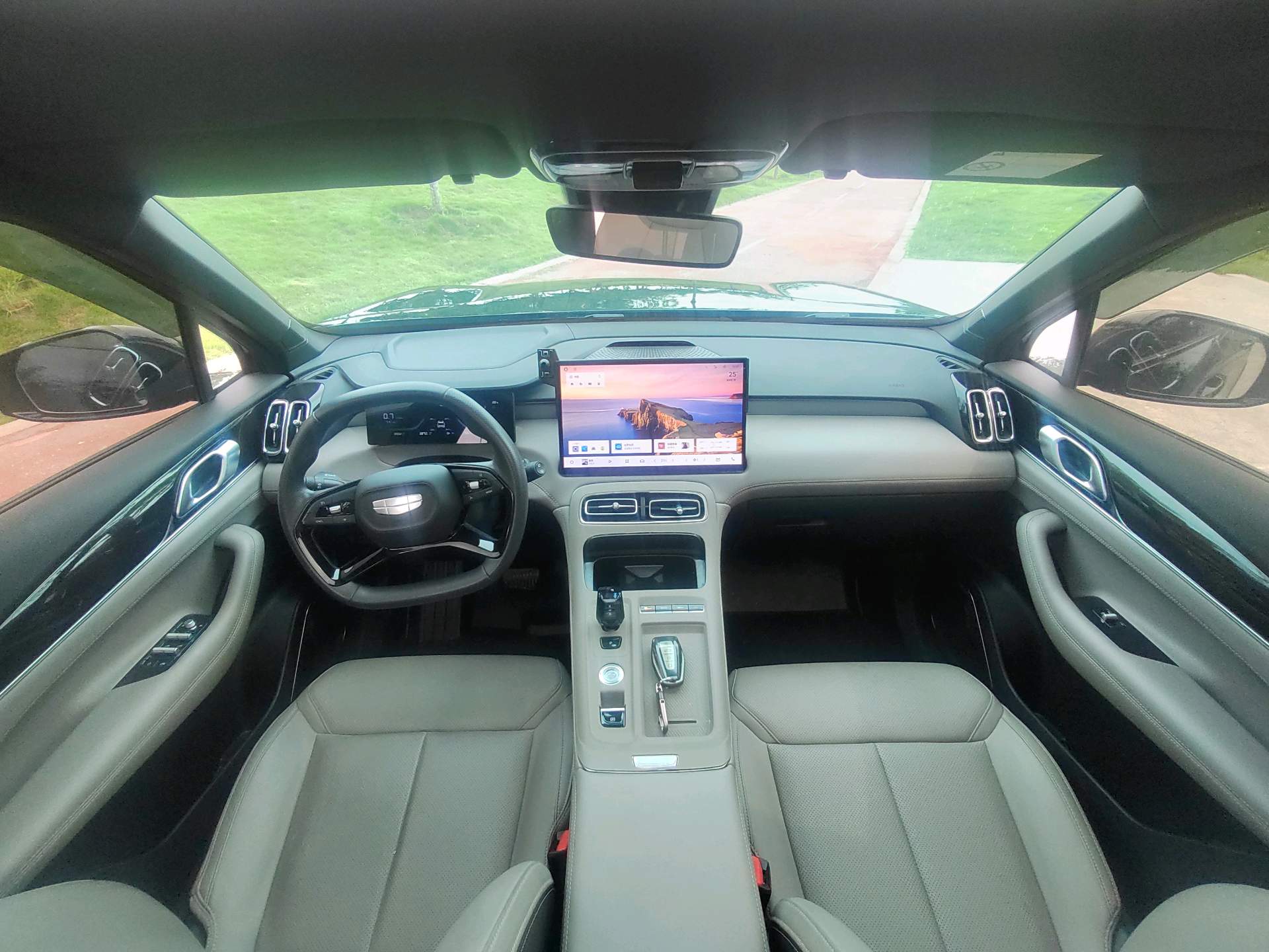 GEELY Boyue L 2025 car image #10